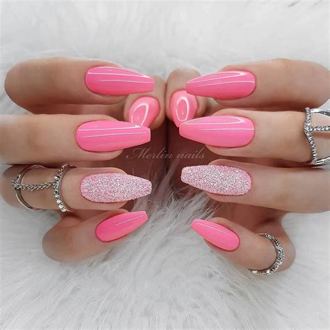 If you can think it, you can do it 💗 MELONCOLADA @jet_set ... Fotografie think pink nails, regina, division no.