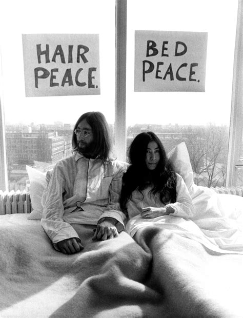 John Lennon Und Yoko Ono Die Wahre Geschichte Hinter Ihrem Ikonischen