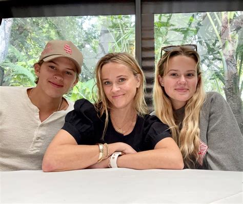 Who Are Reese Witherspoons Kids The Us Sun