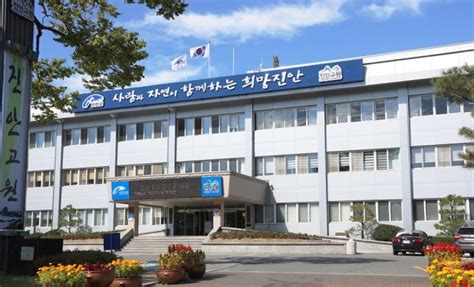 잔여백신 조회 및 당일예약 관련 궁금증을 질문과 답변 형식으로 정리하였으니 아래를 참고하여 주시기 바랍니다. 진안군, 3분기 코로나19 백신접종 '착착'