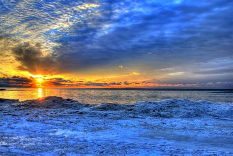 無料画像 ビーチ 風景 海岸 海洋 地平線 雪 冬 雲 空 日の出 日没 太陽光 朝 夜明け 雰囲気 夕暮れ
