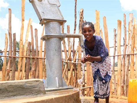 Sauberes Trinkwasser Spendenbox Menschen Für Menschen