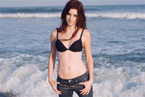 8 Hot Sexy Shawna Waldron Bikini Pics