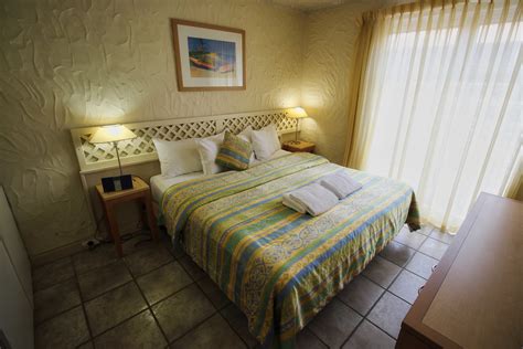 Two Bedroom Pet Friendly Marina View Apartment in Glenelg - Home Rental