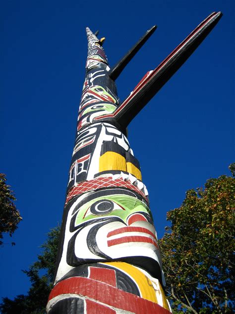 Fileworlds Tallest Totem Pole Victoria British Columbia