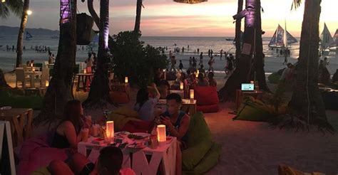 10 Beachfront Bars Where You Can Get Drinks And Cocktails In Boracay