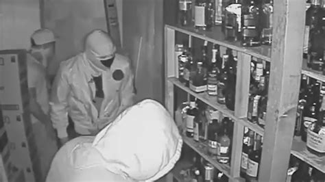 Liquor Store Looted Calls For Help From Community Youtube