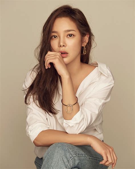 The Editorial Photoblog Park Si Yeon Korean Photoshoot Girl Boss Style