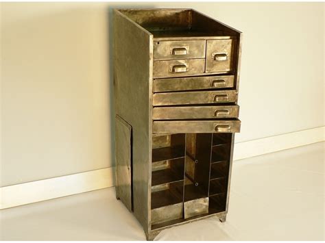 Permet le classement de documents de taille a3. meuble rangement acier deco industrielle