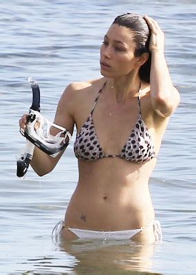 Jessica Biel Skimpy Bikini Candid Pictures From A Beach In Hawaii Wow Hollywood