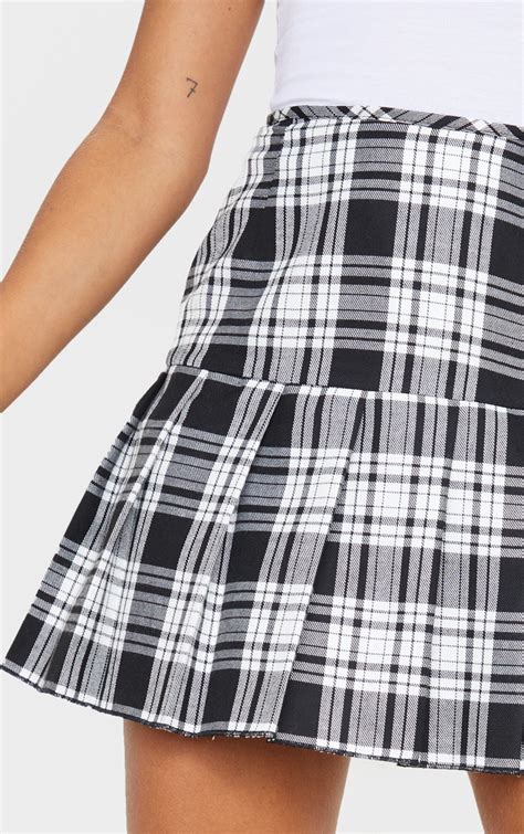 Black Check Woven Pleated Mini Skirt Skirts Prettylittlething Usa