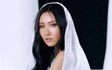 Hwasa Mamamoo Sindir Rapper Loco Di Lagu Debut Solo Twit