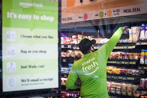 First Amazon Whole Foods Cashierless Store Now Open Just Walk Out Tech