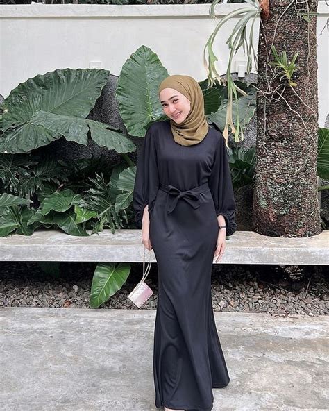 5 Model Dress Hitam Simpel Tapi Anggun Buat Ootd Hijab Kondangan Cewekbanget
