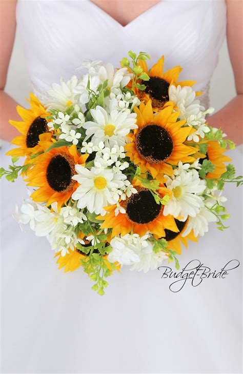 Daisy Bouquet Wedding Image By Marissa Ray On Wedding Ideas In 2020