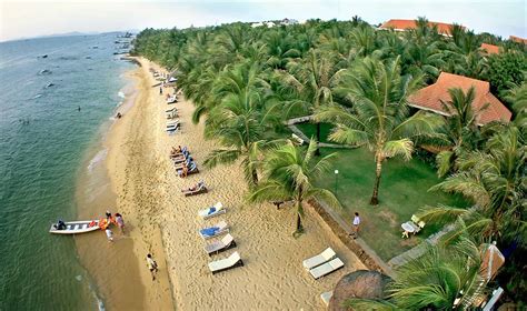 Resort vũng tàu hiện nay khá nhiều, giá cả cũng khá tốt chỉ từ 1 triệu 5/đêm. Bãi Sau ở Vũng Tàu - Những điểm du lịch không thể bỏ qua