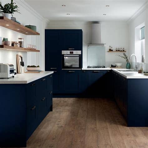 Adhering to an ergonomic kitchen design layout means carefully placing every piece of the kitchen with comfort and effectiveness in mind. U Shaped Kitchens: Ideas to Inspire You | Howdens