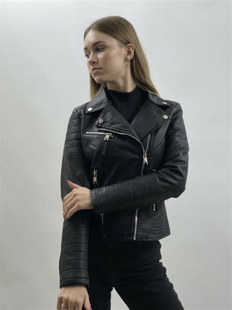 Женская кожаная куртка косуха черная экокожа большие размеры Kariashop