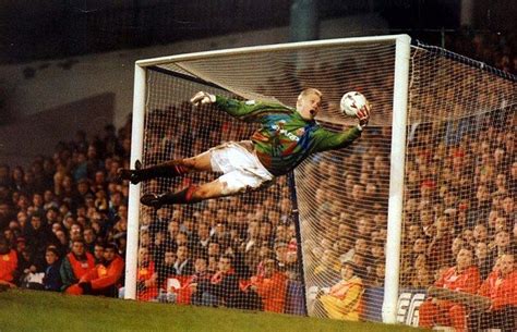 Peter bolesław schmeichel, mbe (danish pronunciation: After David de Gea's save here are our eight greatest ...