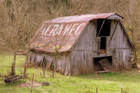 Cabins 5, 9, 10a, 10b, and 11 are not canine friendly. Meramec Caverns Barn in Tennessee in 2020 | American barn ...