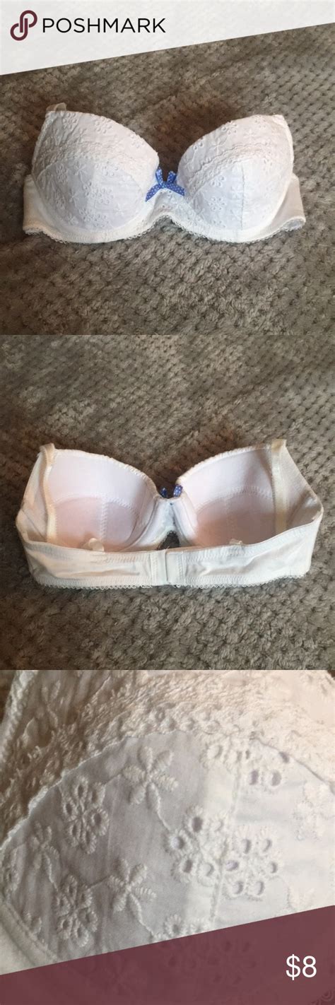 💕 White Lace Pattern Bra Never Worn Has A Cute Little Blue Bow In The