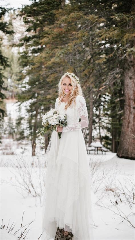 30 Winter Wedding Gowns For Any Winter Wedding That Youll Love