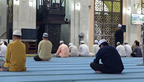 Tarawih dalam bahasa arab yaitut bentuk berikut ini adalah penjelasan tentang sholat tarawihh dan doa sholat tarawih beserta jumlah rokaat sholat tarawih menurut empat mazhab. Niat Sholat Tarawih Sendiri Di Rumah - Berbagai Rumah