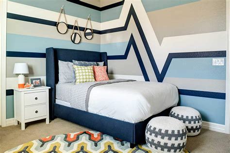 24 Ways To Decorate Bedroom Walls With Stripes