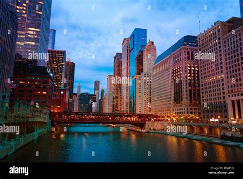 Lake Street Bridge And Skyscrapers Of Chicago Usa Stock Photo Alamy