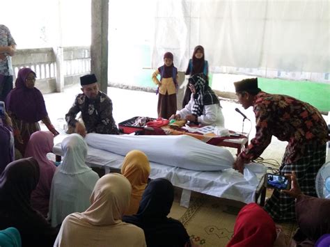 Program Studi Ekonomi Islam dan Yayasan Bunga Selasih Berikan Pelatihan Perawatan Jenazah Wanita