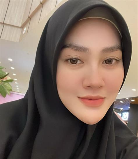 Instagram Dan Profil Lengkap Henny Rahman Istri Baru Alvin Faiz Umur