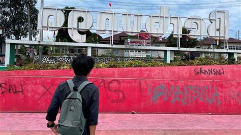 Taman Kota Liwa Lampung Barat Jadi Sasaran Vandalisme Tangan Jahil Id