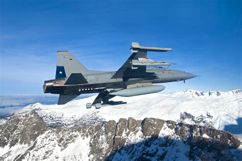 The aircraft took its maiden flight on the aircraft can accommodate a single pilot. F-5E Tiger III - Zona Militar