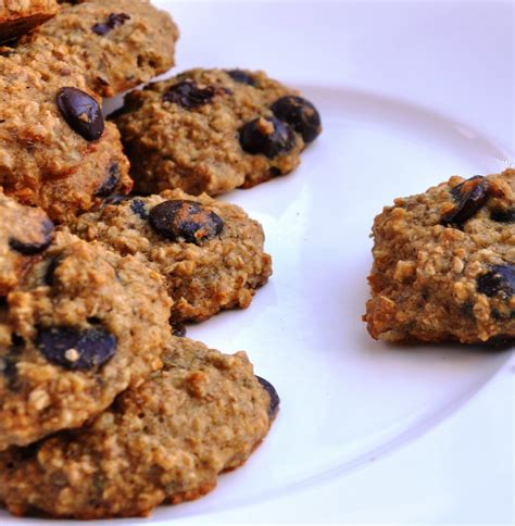 I've had a few people mention that their dough is dry and crumbly. EGGLESS BANANA OATMEAL CHIP COOKIES | Banana oatmeal chocolate chip cookies, Delicious desserts ...