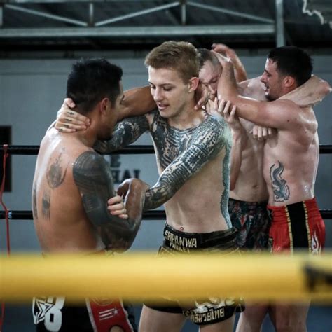 Muay Thai Clinch A How To Guide From The Experts Muay Thai