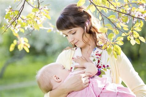 Breast Feeding Guidelines How Many Ounces To Feed Your Baby Livestrong Com
