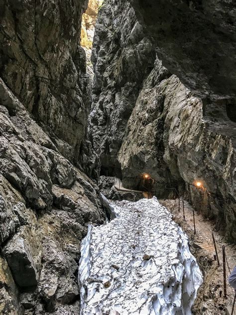 From the parking area in hammersbach, which belongs to the municipality of grainau nearby garmisch partenkirchen, you start your walk through the . Höllentalklamm und Hupfleitenjoch | Wanderung Garmisch ...