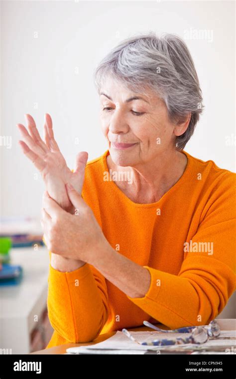 Elderly Pers With Painful Hand Stock Photo Alamy