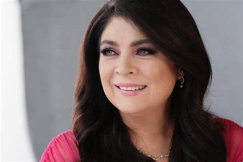 Cristina y esteban #lamalquerida @victoriaruffo31 y @oliverdog recuerdame la 5ta estación by @andie_kawaii. Victoria Ruffo en traje de baño enterizo muestra toda su elegancia | Publimetro México