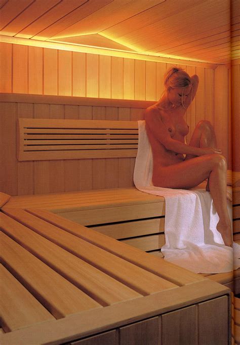 Blonde In The Sauna Trinolla
