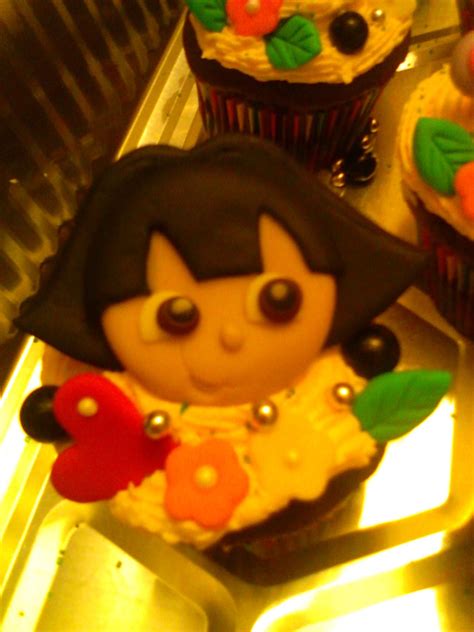 Dora Cupcakes Made With Fondant Characters Dora Cupcakes Dora Cake