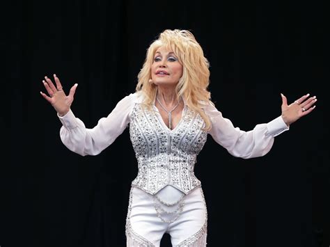Singer Dolly Parton To Publish Her First Novel Shropshire Star