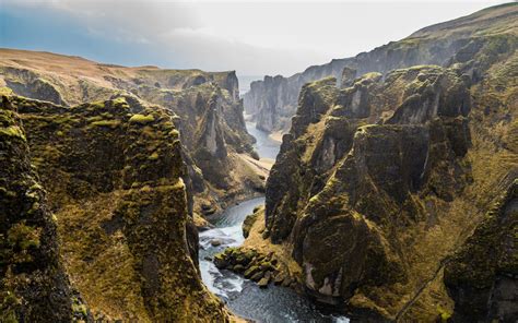 Download Wallpaper 1680x1050 River Green Landscape Nature Iceland