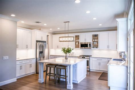This kitchen model is found in the same way in a closed kitchen or open to the living room, in a small kitchen in length or in a large. Kitchen Trends that Have Overstayed Their Welcome in 2020