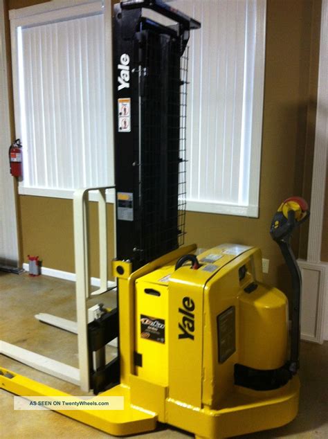 2004 Yale Walkie Stacker Walk Behind Forklift Built In Charger Electric