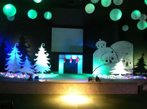 The Christmas Trees Are Simple Yet Very Pretty Christmas Stage