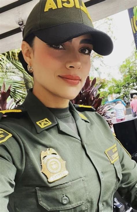 ‘most Beautiful Cop In The World Is ‘honoured To Fight Crime In Colombia Au