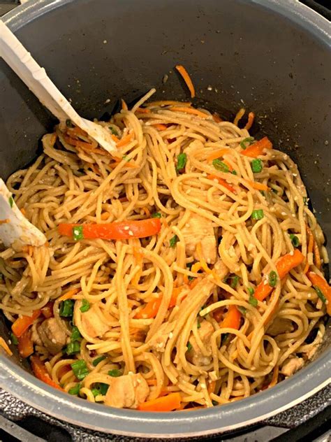 Add the chicken to the instant pot. Instant Pot Chicken Lo Mein | Recipe | Instant pot dinner ...