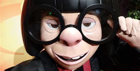 Video A Closer Look At Edna Mode The New Incredibles Meet And