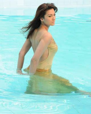 Bollywood Actresses Gallery Gauhar Khan Wardrobe Malfunction In Water